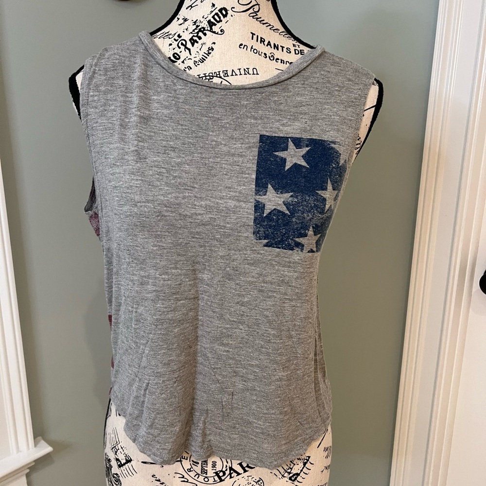 It Closet Sleeveless Tank | Distressed Patriotic Flag | Gray | No Tag | Size S